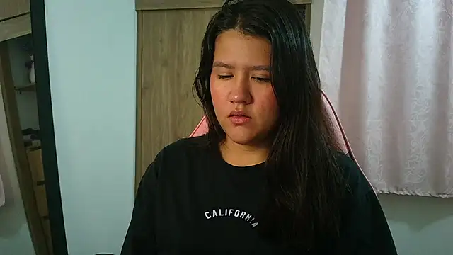 Oliviawatson1 online show from 03/10/26, 12:20