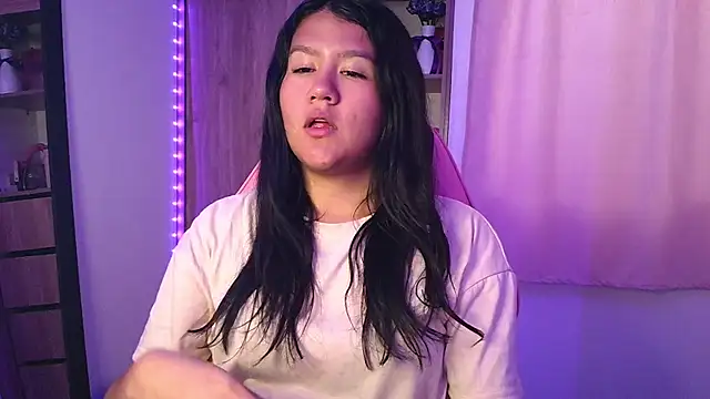 Oliviawatson1 online show from 11/23/25, 12:59