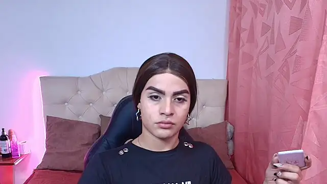 lailahdark online show from 10/15/25, 04:22