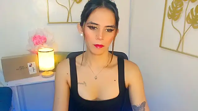 Snapshot of xPrecuioseChesca chatting on 10/10/25, 12:55 xPrecuioseChesca online show from 10/10/25, 12:55