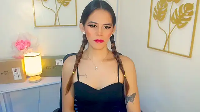 Snapshot of xPrecuioseChesca chatting on 10/11/25, 12:44 xPrecuioseChesca online show from 10/11/25, 12:44
