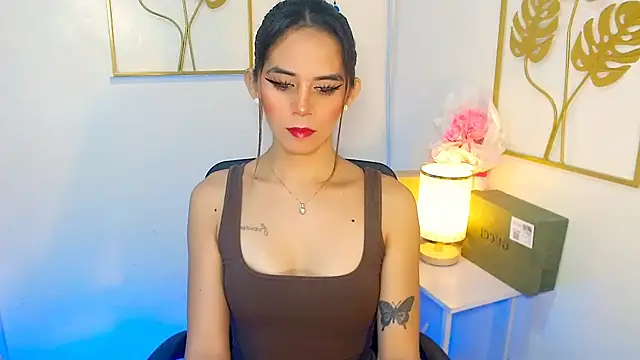 Snapshot of xPrecuioseChesca chatting on 10/08/25, 12:45 xPrecuioseChesca online show from 10/08/25, 12:45