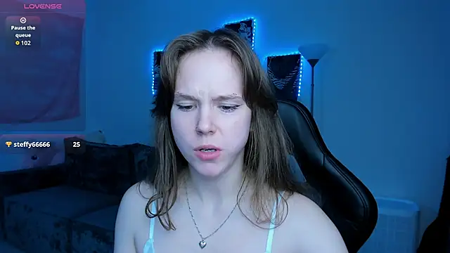 Snapshot of cute_little_ass chatting on 09/10/25, 07:13 cute little ass online show from 09/10/25, 07:13