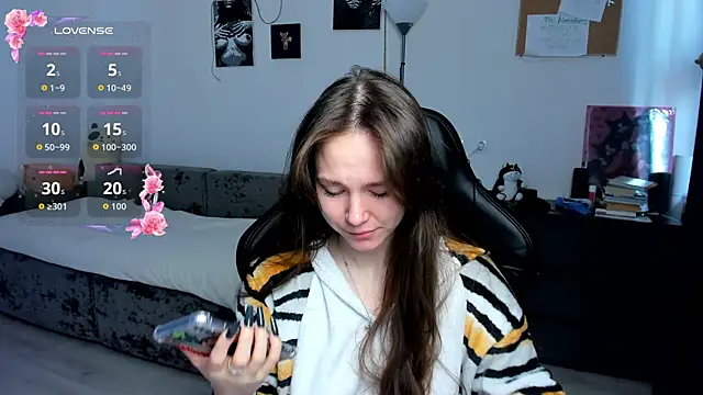 cute little ass online show from 04/01/26, 06:15