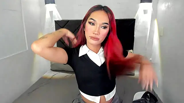 Snapshot of ms_megan chatting on 12/16/25, 04:33 ms megan online show from 12/16/25, 04:33