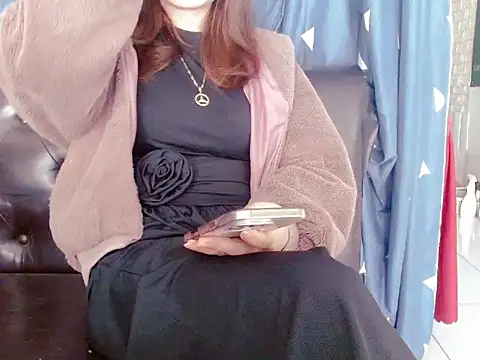 Snapshot of Alisa8x_sexy chatting on 11/23/25, 02:21 Alisa8x sexy online show from 11/23/25, 02:21