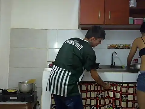 MeganAndMaxxh online show from 11/12/25, 01:21