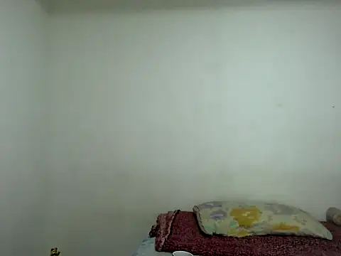 MeganAndMaxxh online show from 10/29/25, 01:04