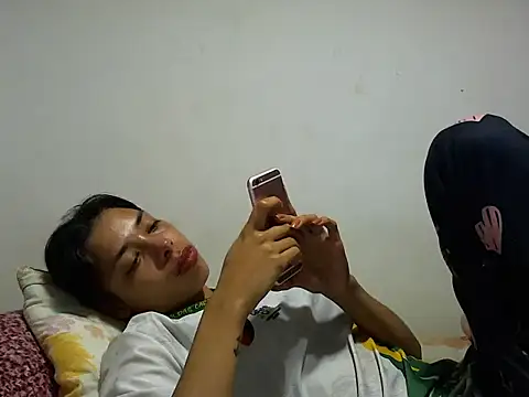 MeganAndMaxxh online show from 10/19/25, 04:48