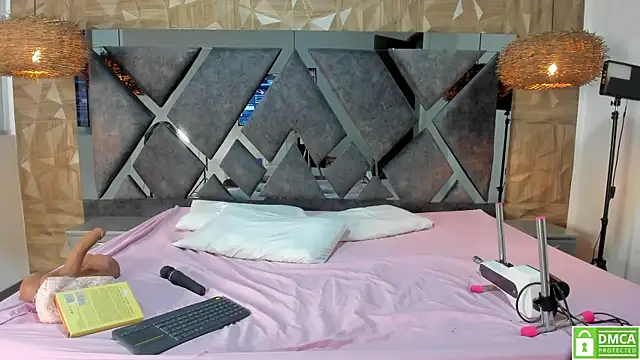 Selene  Lopez  online show from 04/13/26, 08:02