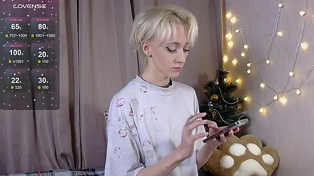 Snapshot of NextVibe_ chatting on 12/18/25, 05:17 NextVibe online show from 12/18/25, 05:17