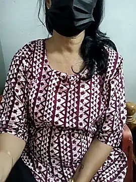 Snapshot of ammala_honey chatting on 09/22/25, 10:43 ammala honey online show from 09/22/25, 10:43