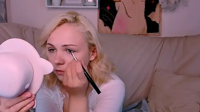 Charlotte Colinss online show from 09/13/25, 03:17