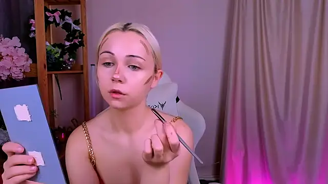 Charlotte Colinss online show from 09/24/25, 03:02