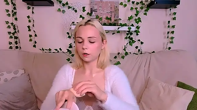 Charlotte Colinss online show from 09/25/25, 05:13