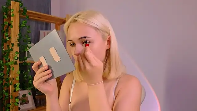 Charlotte Colinss online show from 10/16/25, 04:21