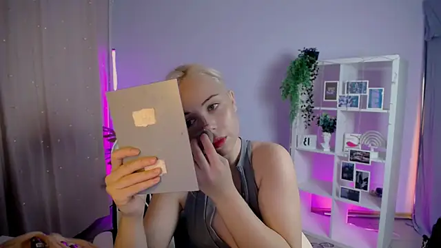 Charlotte Colinss online show from 11/10/25, 04:28