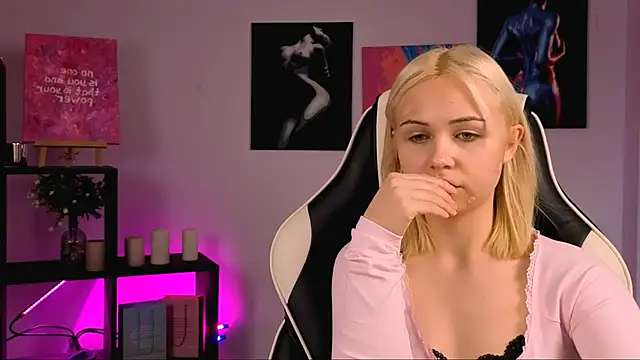 Charlotte Colinss online show from 11/06/25, 02:48