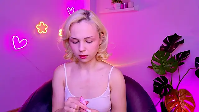 Snapshot of Charlotte_Colinss chatting on 03/14/26, 04:07 Charlotte Colinss online show from 03/14/26, 04:07