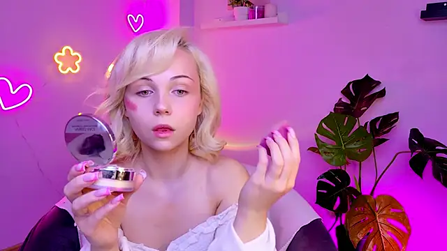 Snapshot of Charlotte_Colinss chatting on 03/15/26, 04:30 Charlotte Colinss online show from 03/15/26, 04:30