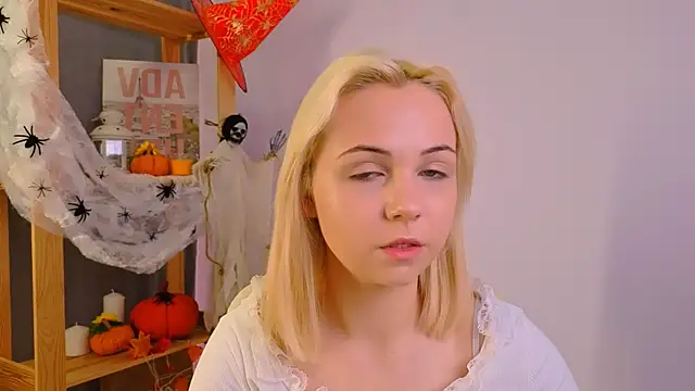 Charlotte Colinss online show from 10/21/25, 03:39