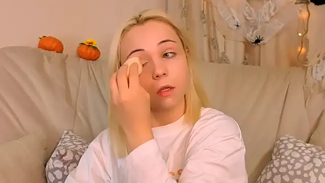 Charlotte Colinss online show from 10/20/25, 05:20