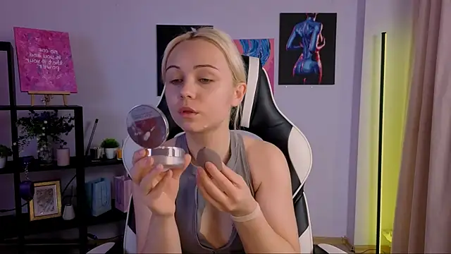 Charlotte Colinss online show from 11/23/25, 05:39