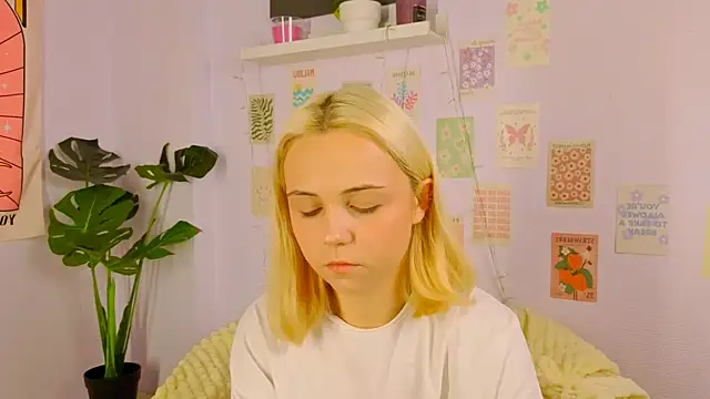 Charlotte Colinss online show from 10/24/25, 03:27