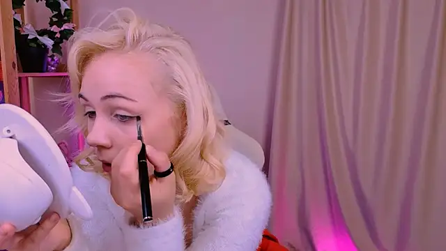 Charlotte Colinss online show from 10/07/25, 03:40