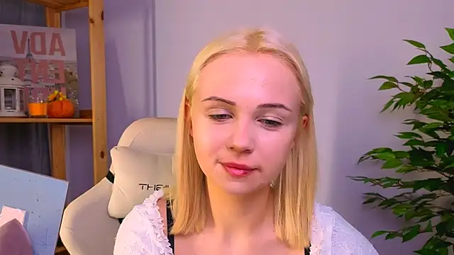 Charlotte Colinss online show from 11/05/25, 02:25