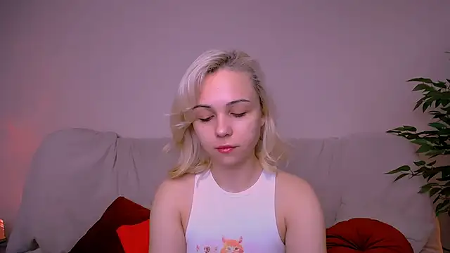 Charlotte Colinss online show from 12/04/25, 04:11