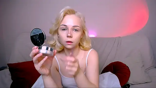 Charlotte Colinss online show from 02/19/26, 03:36