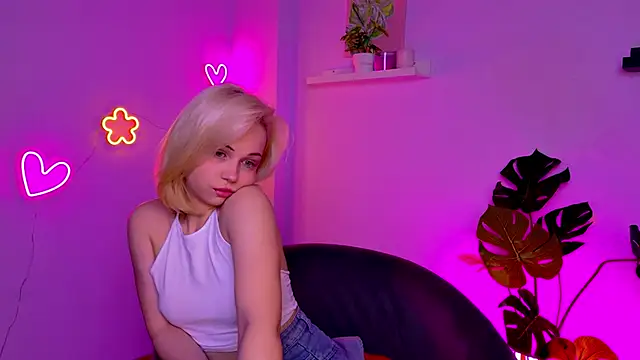 Snapshot of Charlotte_Colinss chatting on 03/09/26, 03:43 Charlotte Colinss online show from 03/09/26, 03:43