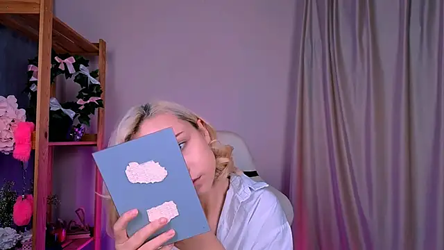 Charlotte Colinss online show from 09/30/25, 04:29