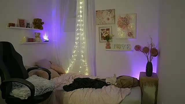 Annita Grey online show from 10/04/25, 07:04