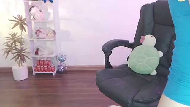 Snapshot of Suzie_Wet_Cave chatting on 10/02/25, 12:08 Suzie Wet Cave online show from 10/02/25, 12:08