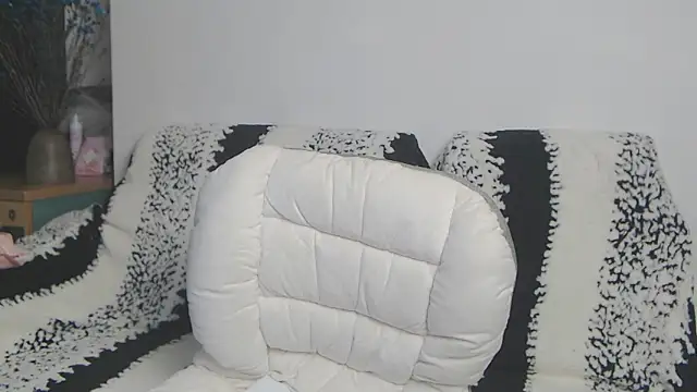 Snapshot of Suzie_Wet_Cave chatting on 01/05/26, 05:27 Suzie Wet Cave online show from 01/05/26, 05:27