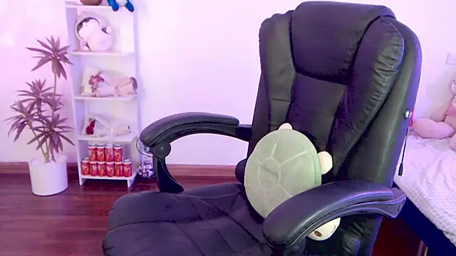 Snapshot of Suzie_Wet_Cave chatting on 10/03/25, 01:12 Suzie Wet Cave online show from 10/03/25, 01:12