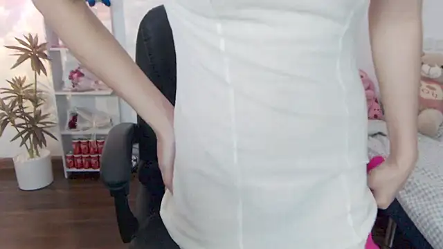 Snapshot of Suzie_Wet_Cave chatting on 10/01/25, 12:31 Suzie Wet Cave online show from 10/01/25, 12:31