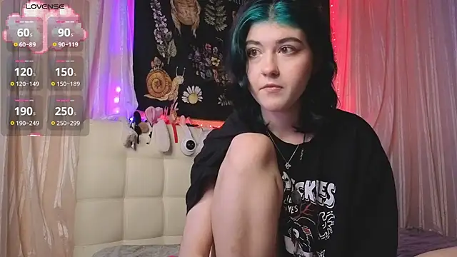 Snapshot of Miko_Meow chatting on 09/15/25, 04:51 Miko Meow online show from 09/15/25, 04:51