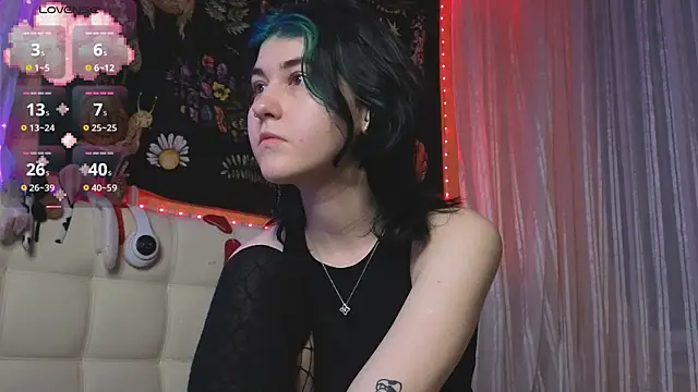 Snapshot of Miko_Meow chatting on 09/17/25, 12:40 Miko Meow online show from 09/17/25, 12:40