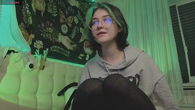 Snapshot of Miko_Meow chatting on 10/23/25, 02:27 Miko Meow online show from 10/23/25, 02:27