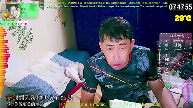 Snapshot of tw239398 chatting on 09/14/25, 11:49 tw239398 online show from 09/14/25, 11:49
