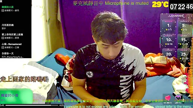 Snapshot of tw239398 chatting on 10/15/25, 11:24 tw239398 online show from 10/15/25, 11:24