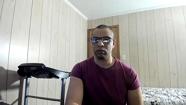 Snapshot of NaturalBeautyQueen chatting on 06/26/26, 01:17 NaturalBeautyQueen online show from 06/26/26, 01:17