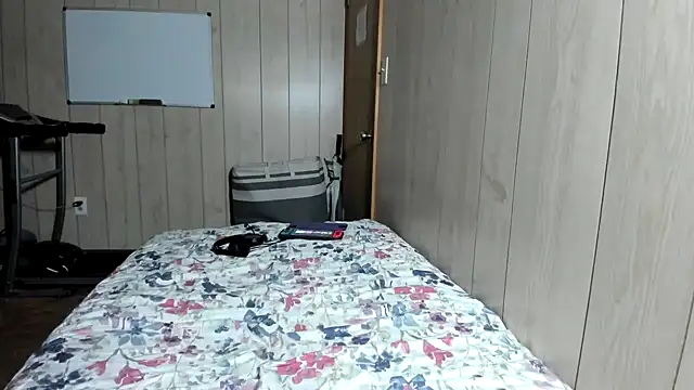 NaturalBeautyQueen online show from 10/25/25, 09:52