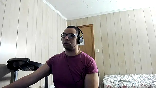 Snapshot of NaturalBeautyQueen chatting on 07/19/26, 12:57 NaturalBeautyQueen online show from 07/19/26, 12:57