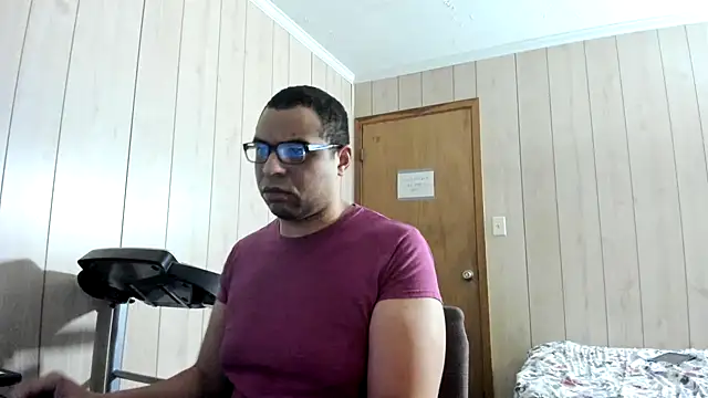 Snapshot of NaturalBeautyQueen chatting on 07/24/26, 09:11 NaturalBeautyQueen online show from 07/24/26, 09:11