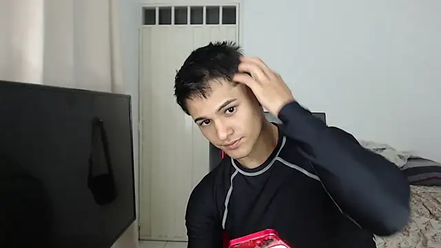 Snapshot of Alex_mojica chatting on 10/17/25, 06:06 Alex mojica online show from 10/17/25, 06:06