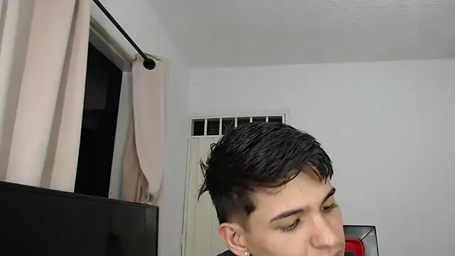 Snapshot of Alex_mojica chatting on 10/10/25, 05:08 Alex mojica online show from 10/10/25, 05:08